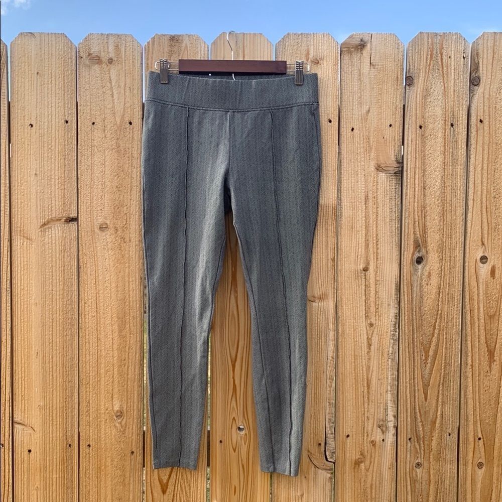 Take 50% OFF- Old Navy High Rise Leggings, Size-M
